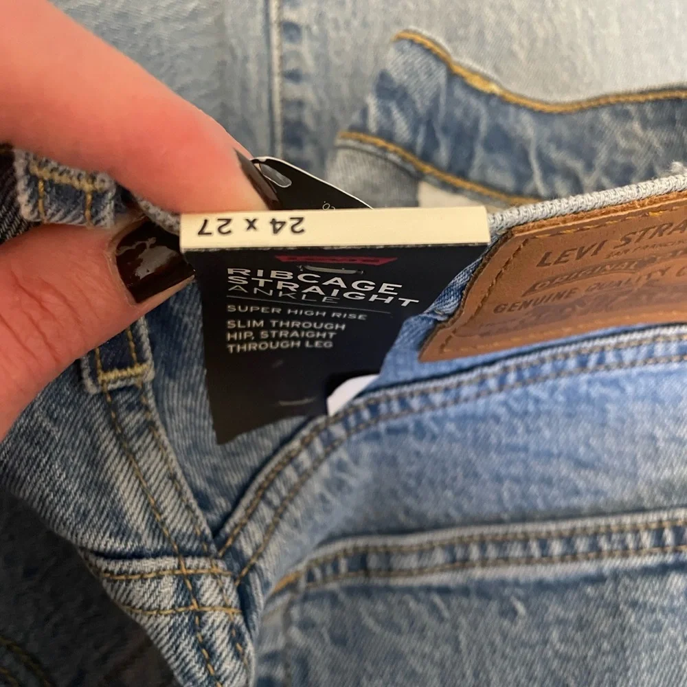 Levi's Ribcage Straight Ankle 24x27 NWT - Picture 11 of 13